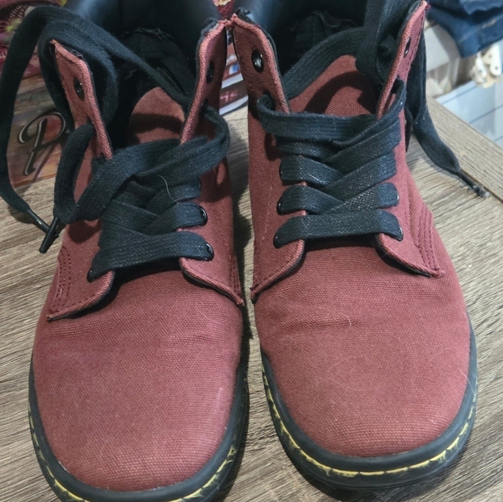 Canvas shoes